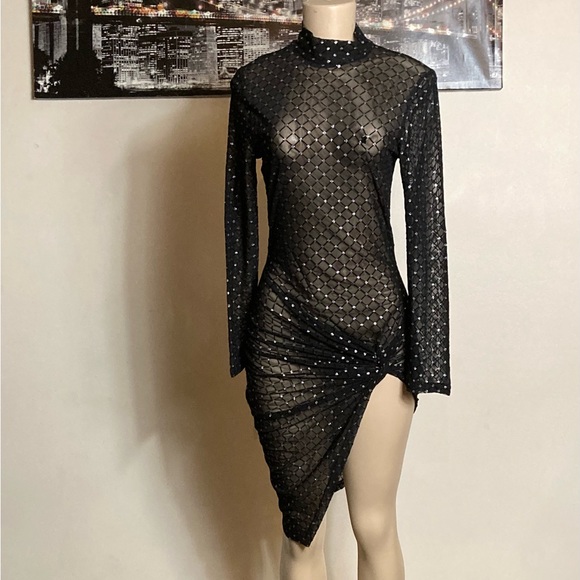 Asymmetrical long sleeve dress with sparkling diamond - Picture 3 of 3